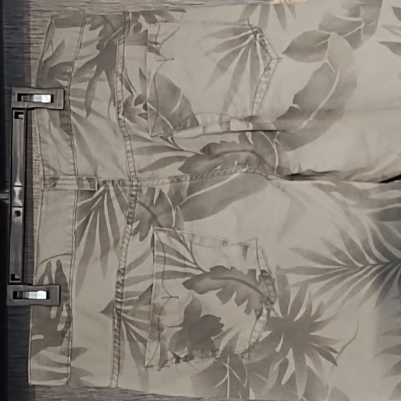 Faded Glory Capri Pant Army Green Tropical Print Size 16 Casual - Picture 5 of 9